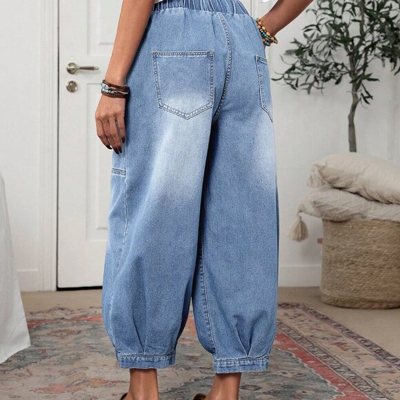 Light Wash Casual Women's Pocketed Relaxed Flared Jeans - Picture 4 of 7